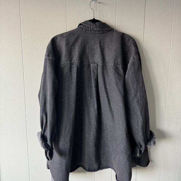 Universal Thread Oversized Denim Shirt Jacket XXL Gray Button Down Shacket - Picture 3 of 3